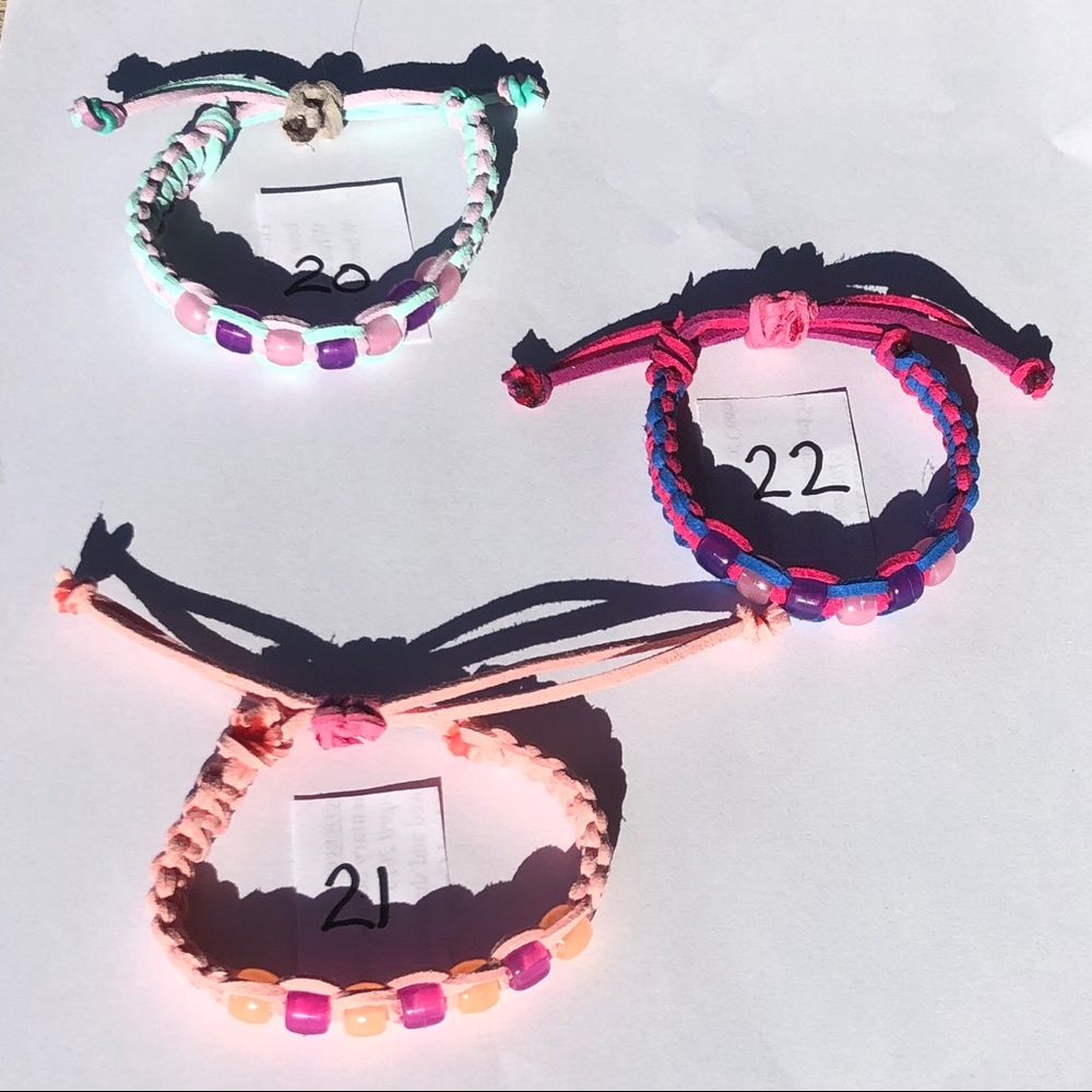 🌻Glow-in-the-dark & UV Light Sensitive Bracelet - Picture 7 of 8